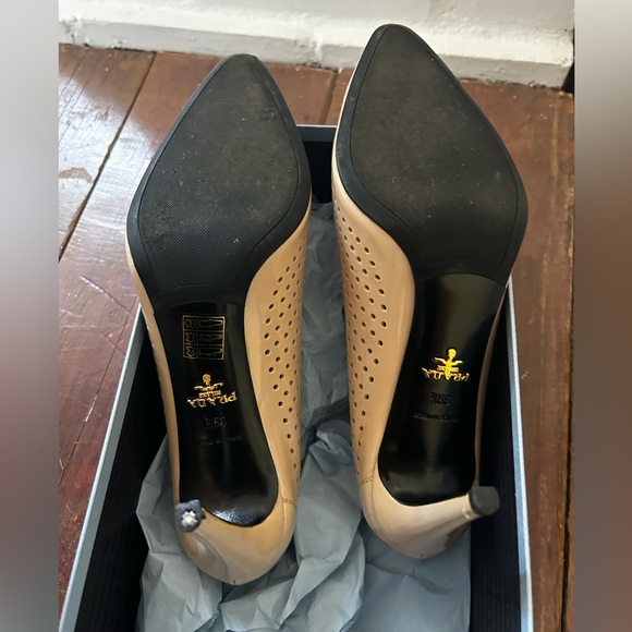 Prada Calzature Donna Vernice tan perforated leather pumps - Picture 4 of 5